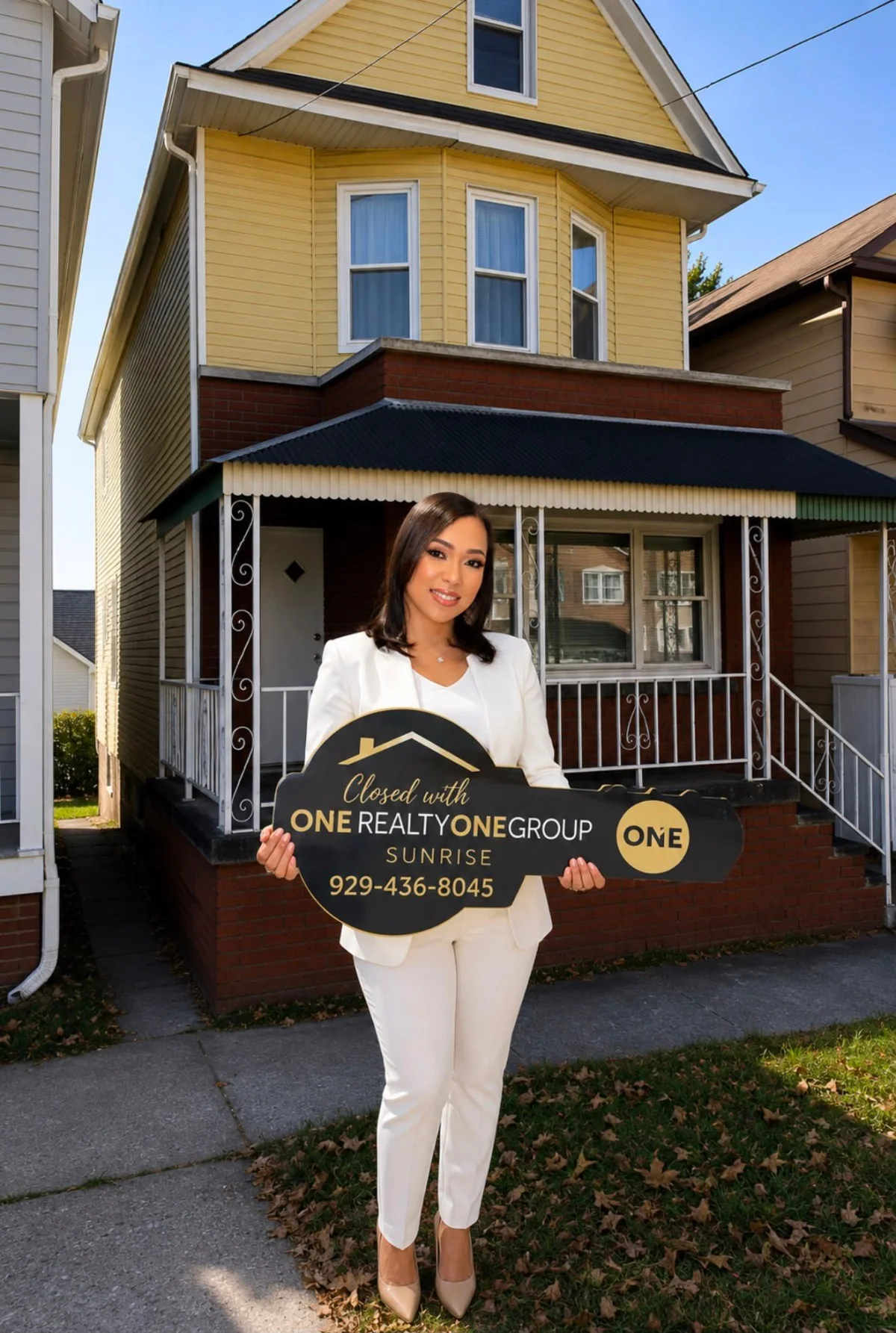 Steffany Marquez celebrating a closing with Realty One Group Sunrise